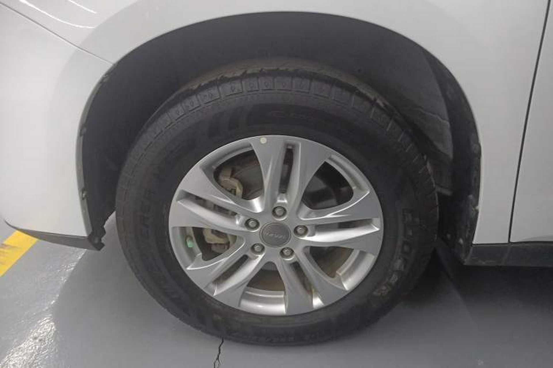 Used Haval M6 2018 1.5T Manual Two-Wheel Drive Elite Model Left Front Wheel Hub