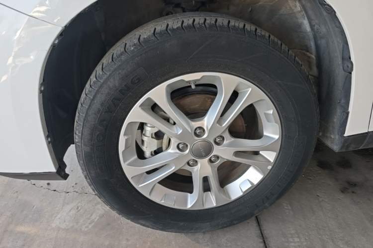 Used Haval M6 2018 1.5T Manual Two-Wheel Drive Elite Model Left Front Wheel Hub