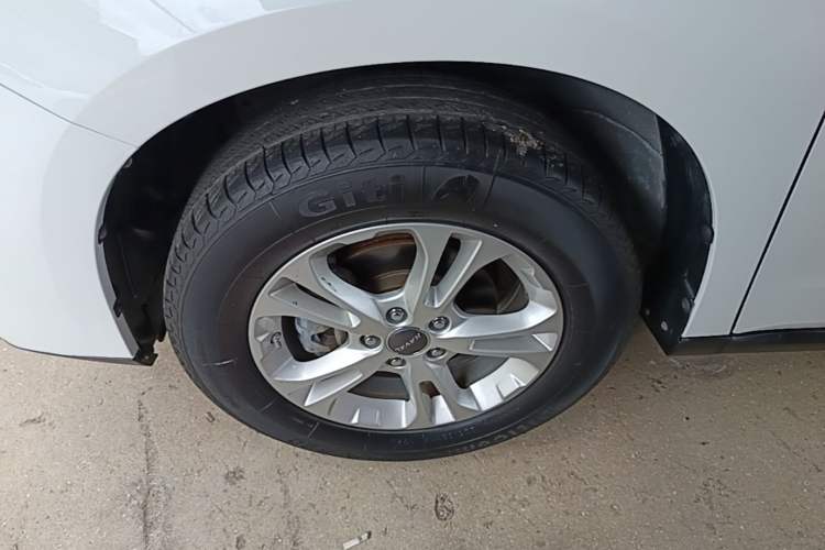 Used Haval M6 2018 1.5T DCT Two-Wheel Drive Elite Model Left Front Wheel Hub