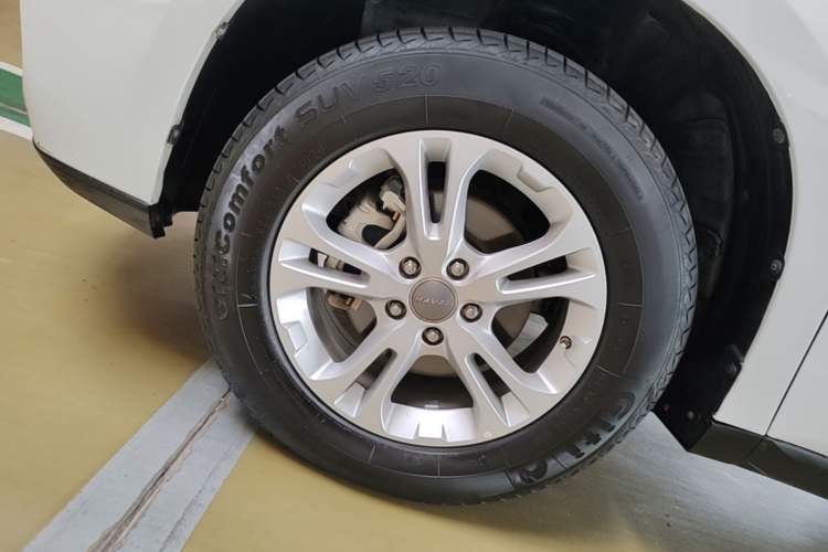 Used Haval M6 2018 1.5T DCT Two-Wheel Drive Elite Model Left Front Wheel Hub