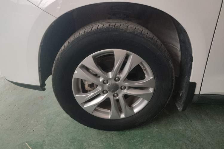 Used Haval M6 2018 Revised Version 1.5T DCT Two-Wheel Drive Elite Edition Left Front Wheel Hub