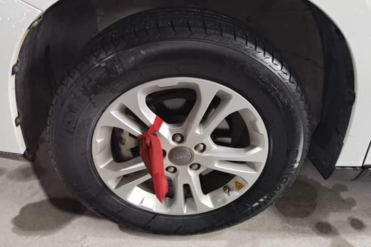 Used Haval M6 2018 1.5T Manual Two-Wheel Drive Urban Model Left Front Wheel Hub