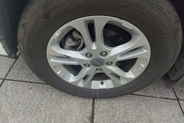Used Haval M6 2018 Revised Version 1.5T DCT Two-Wheel Drive Elite Edition Left Front Wheel Hub