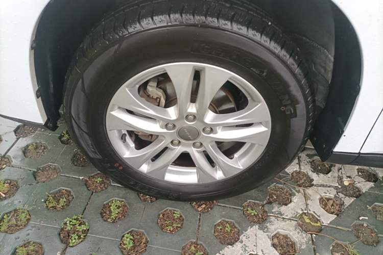 Used Haval M6 2018 1.5T Manual Two-Wheel Drive Urban Model Left Front Wheel Hub