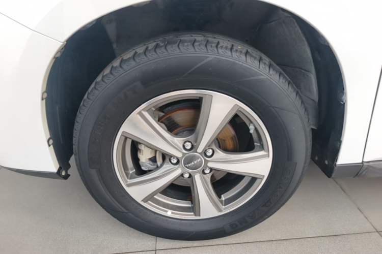 Used Haval M6 2018 1.5T Manual Two-Wheel Drive Elite Model Left Front Wheel Hub