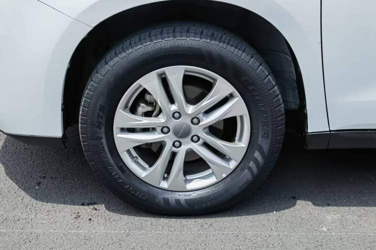 Used Haval M6 2018 Revised Version 1.5T DCT Two-Wheel Drive Elite Edition Left Front Wheel Hub