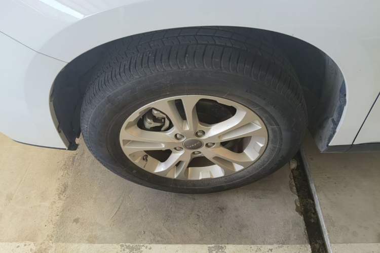 Used Haval M6 2018 1.5T Manual Two-Wheel Drive Elite Model Left Front Wheel Hub