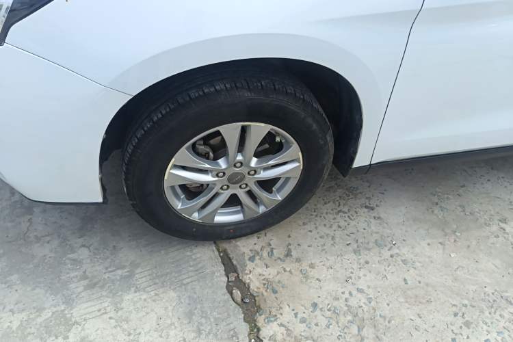 Used Haval M6 2018 Revised Version 1.5T DCT Two-Wheel Drive Elite Edition Left Front Wheel Hub