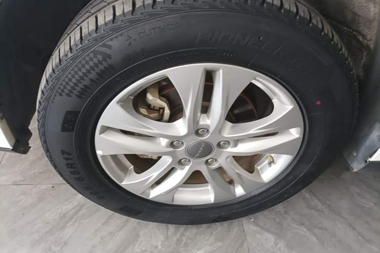 Used Haval M6 2018 Revised Version 1.5T DCT Two-Wheel Drive Elite Edition Left Front Wheel Hub