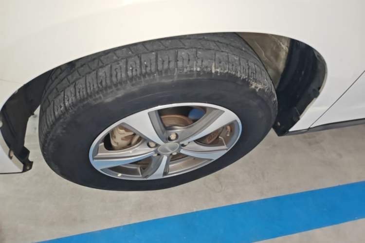 Used Haval M6 2018 1.5T Manual Two-Wheel Drive Elite Model Left Front Wheel Hub