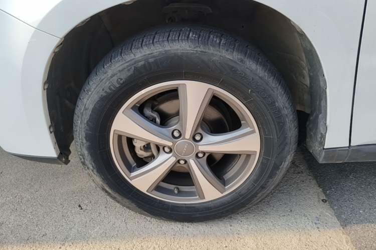 Used Haval M6 2018 1.5T DCT Two-Wheel Drive Elite Model Left Front Wheel Hub