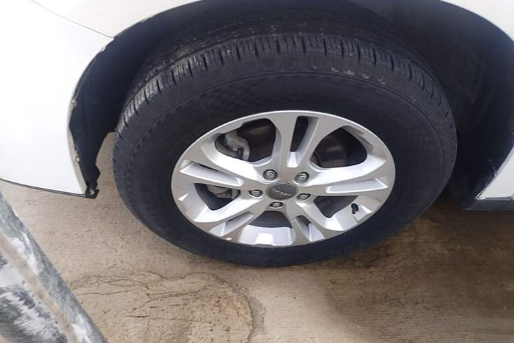 Used Haval M6 2018 1.5T Manual Two-Wheel Drive Urban Model Left Front Wheel Hub