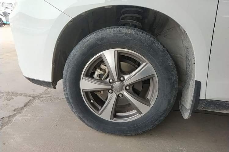 Used Haval M6 2018 1.5T Manual Two-Wheel Drive Elite Model Left Front Wheel Hub
