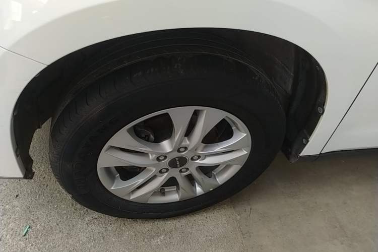 Used Haval M6 2018 Revised Version 1.5T DCT Two-Wheel Drive Elite Edition Left Front Wheel Hub
