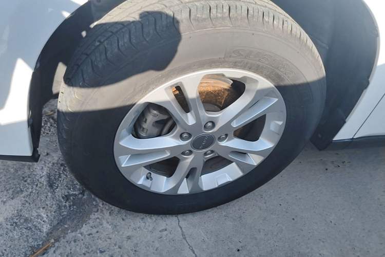 Used Haval M6 2018 1.5T DCT Two-Wheel Drive Elite Model Left Front Wheel Hub