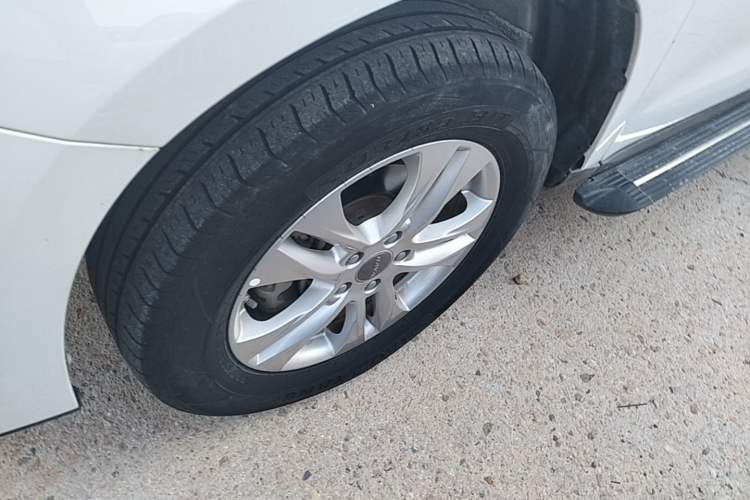 Used Haval M6 2018 Revised Version 1.5T DCT Two-Wheel Drive Elite Edition Left Front Wheel Hub
