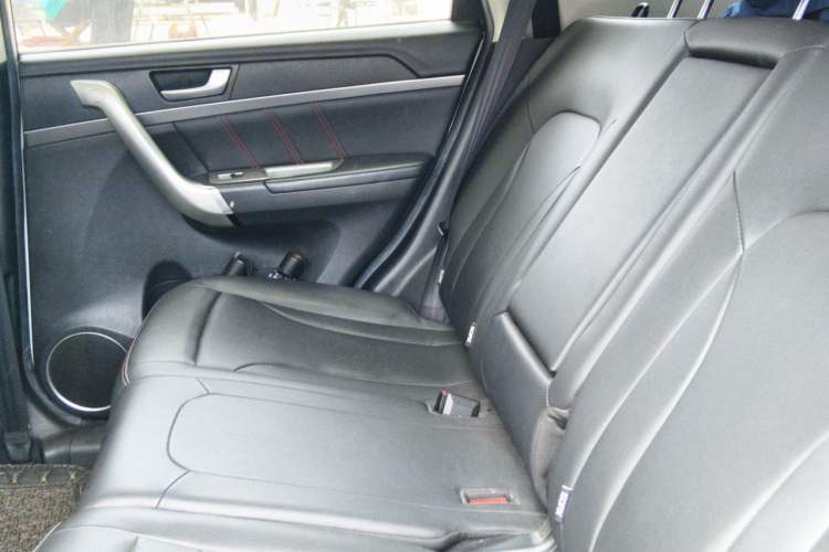 Used Haval M6 2018 Revised Version 1.5T DCT Two-Wheel Drive Elite Edition Left Rear Seat