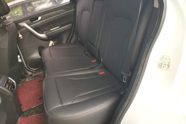 Used Haval M6 2018 Revised Version 1.5T DCT Two-Wheel Drive Elite Edition Left Rear Seat