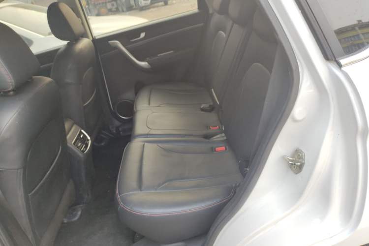 Used Haval M6 2018 Revised Version 1.5T DCT Two-Wheel Drive Elite Edition Left Rear Seat