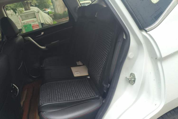 Used Haval M6 2018 Revised Version 1.5T DCT Two-Wheel Drive Elite Edition Left Rear Seat