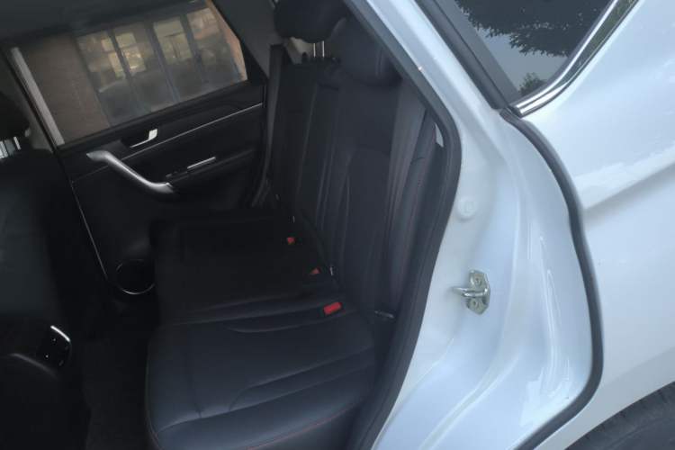 Used Haval M6 2018 Revised Version 1.5T DCT Two-Wheel Drive Elite Edition Left Rear Seat