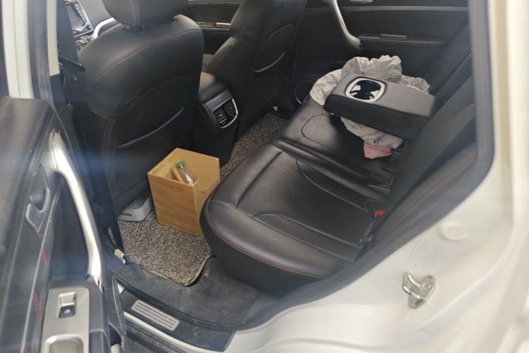 Used Haval M6 2018 Revised Version 1.5T DCT Two-Wheel Drive Elite Edition Left Rear Seat