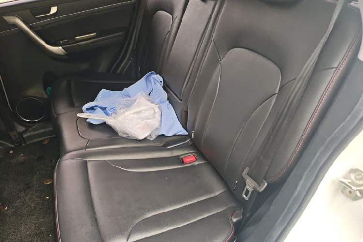 Used Haval M6 2018 1.5T DCT Two-Wheel Drive Elite Model Left Rear Seat