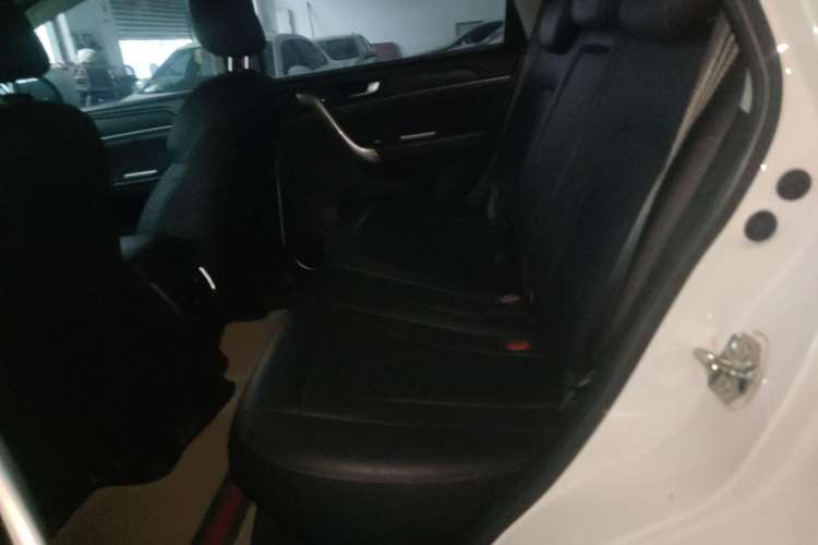 Used Haval M6 2018 Revised Version 1.5T DCT Two-Wheel Drive Elite Edition Left Rear Seat