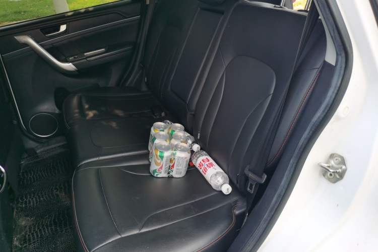 Used Haval M6 2018 Revised Version 1.5T DCT Two-Wheel Drive Elite Edition Left Rear Seat