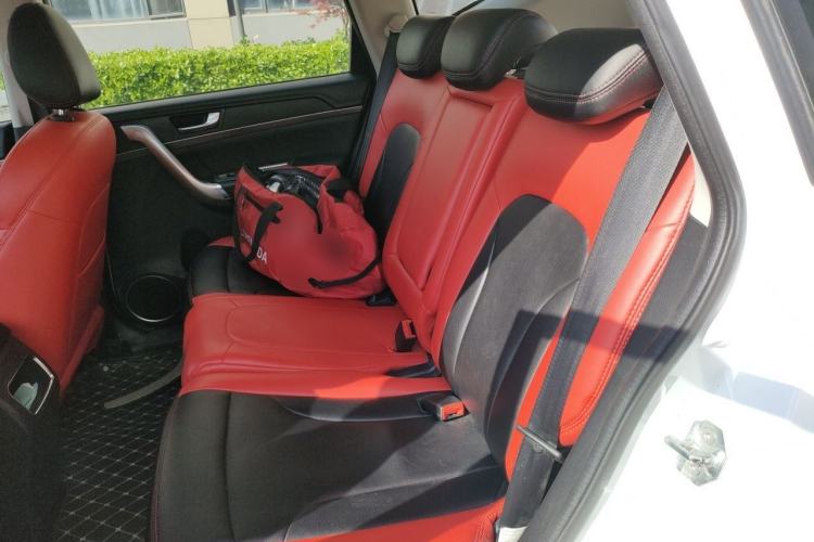 Used Haval M6 2018 Revised Version 1.5T DCT Two-Wheel Drive Urban Style Left Rear Seat