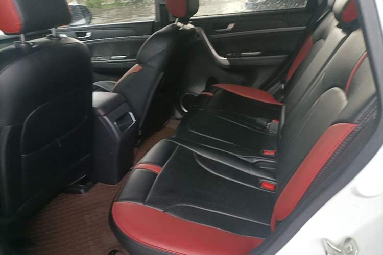 Used Haval M6 2018 1.5T Manual Two-Wheel Drive Urban Model Left Rear Seat