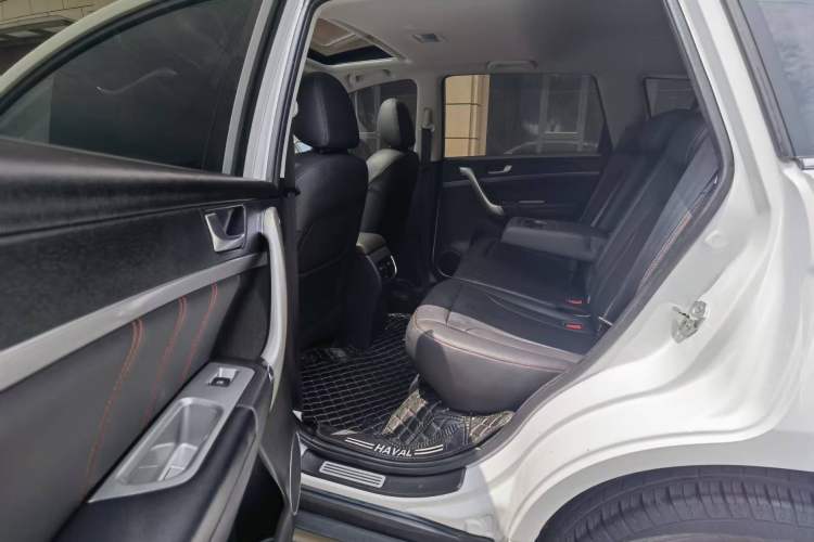 Used Haval M6 2018 Revised Version 1.5T DCT Two-Wheel Drive Elite Edition Left Rear Seat