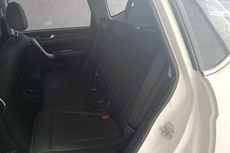 Used Haval M6 2018 1.5T Manual Two-Wheel Drive Elite Model Left Rear Seat