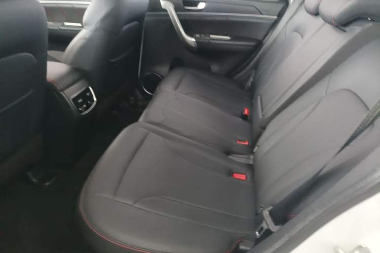 Used Haval M6 2018 Revised Version 1.5T DCT Two-Wheel Drive Elite Edition Left Rear Seat