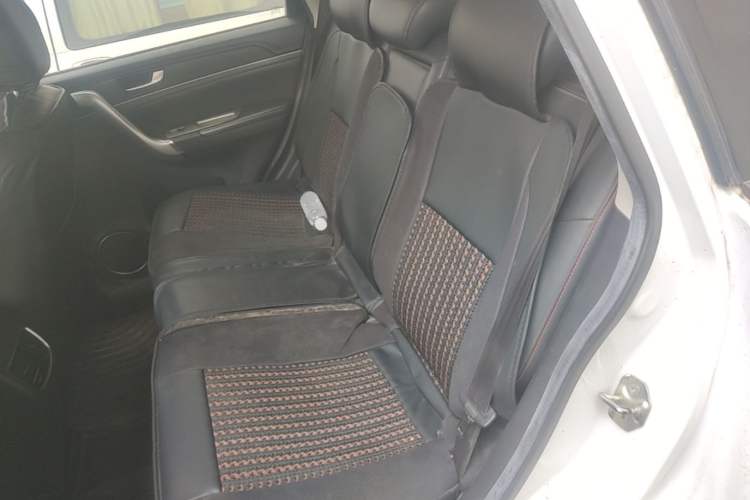 Used Haval M6 2018 Revised Version 1.5T DCT Two-Wheel Drive Elite Edition Left Rear Seat