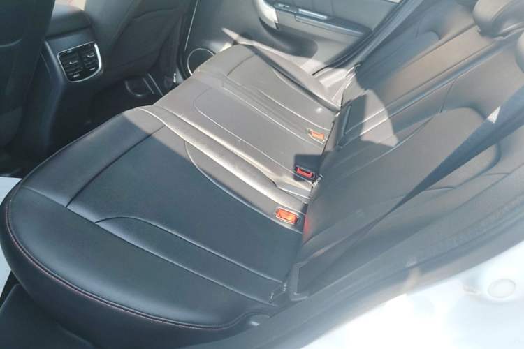 Used Haval M6 2018 1.5T DCT Two-Wheel Drive Elite Model Left Rear Seat