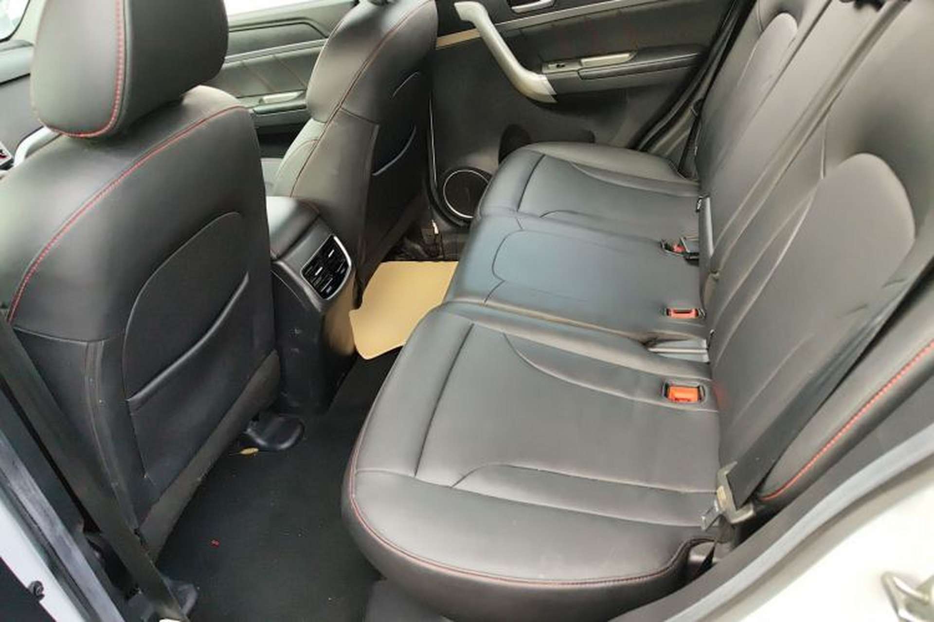 Used Haval M6 2018 1.5T DCT Two-Wheel Drive Elite Model Left Rear Seat