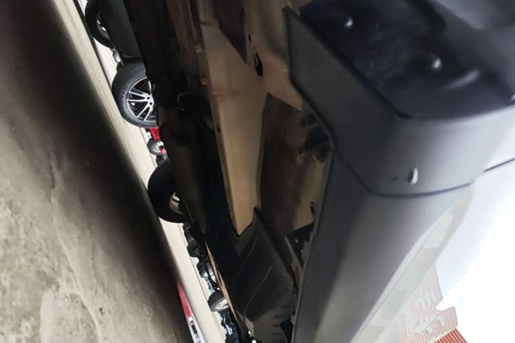 Used Haval M6 2018 1.5T DCT Two-Wheel Drive Elite Model Left Side Sill