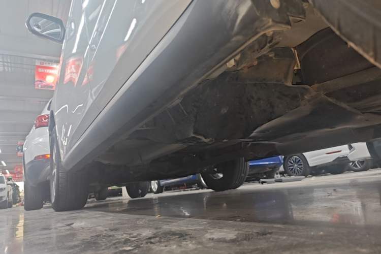 Used Haval M6 2018 Revised Version 1.5T DCT Two-Wheel Drive Elite Edition Left Side Sill