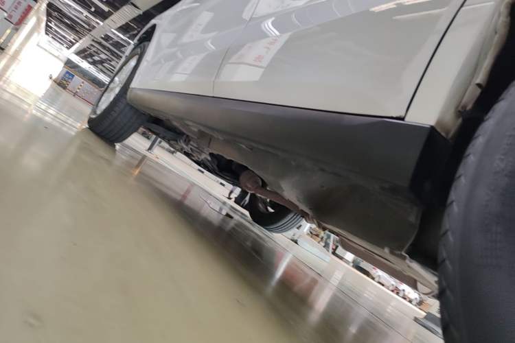 Used Haval M6 2018 1.5T DCT Two-Wheel Drive Elite Model Left Side Sill
