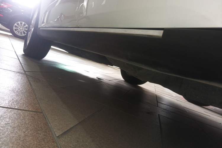 Used Haval M6 2018 Revised Version 1.5T DCT Two-Wheel Drive Elite Edition Left Side Sill