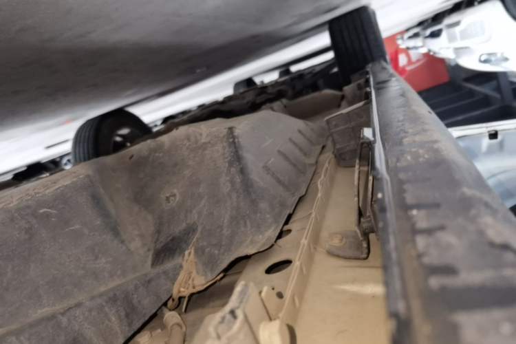 Used Haval M6 2018 1.5T Manual Two-Wheel Drive Urban Model Left Side Sill