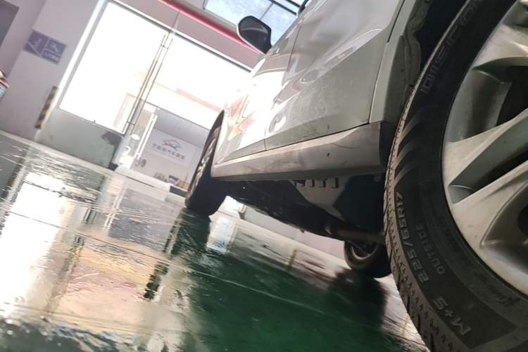 Used Haval M6 2018 Revised Version 1.5T DCT Two-Wheel Drive Elite Edition Left Side Sill