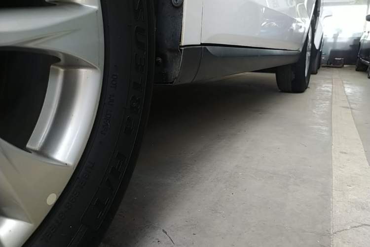 Used Haval M6 2018 Revised Version 1.5T DCT Two-Wheel Drive Elite Edition Left Side Sill