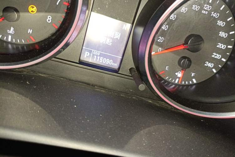 Used Haval M6 2018 1.5T DCT Two-Wheel Drive Elite Model Odometer Close Up