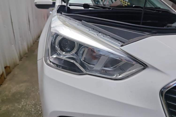 Used Haval M6 2018 1.5T Manual Two-Wheel Drive Elite Model Right Front Headlight