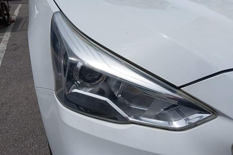 Used Haval M6 2018 1.5T Manual Two-Wheel Drive Urban Model Right Front Headlight
