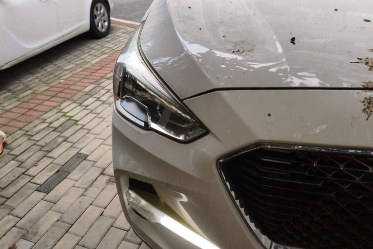 Used Haval M6 2018 Revised Version 1.5T DCT Two-Wheel Drive Elite Edition Right Front Headlight