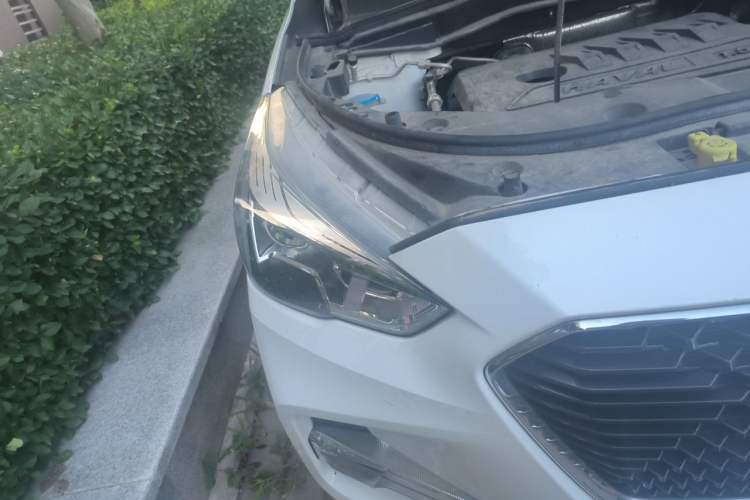 Used Haval M6 2018 Revised Version 1.5T DCT Two-Wheel Drive Elite Edition Right Front Headlight