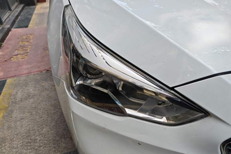 Used Haval M6 2018 1.5T Manual Two-Wheel Drive Elite Model Right Front Headlight